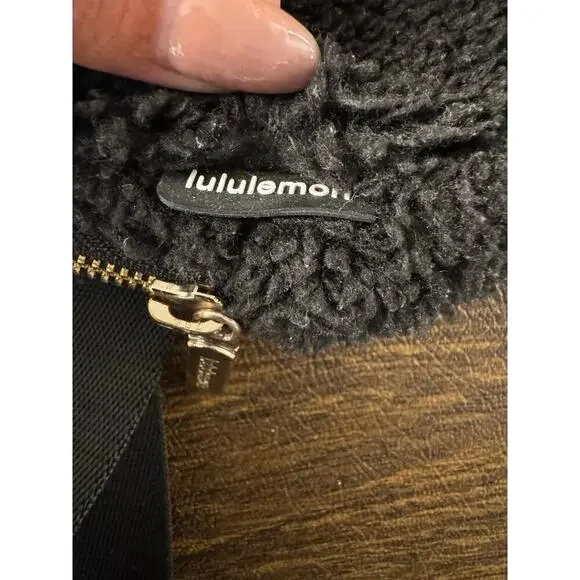Lululemon Everywhere Black Sherpa Fleece Travel Belt Bag - Picture 8 of 8